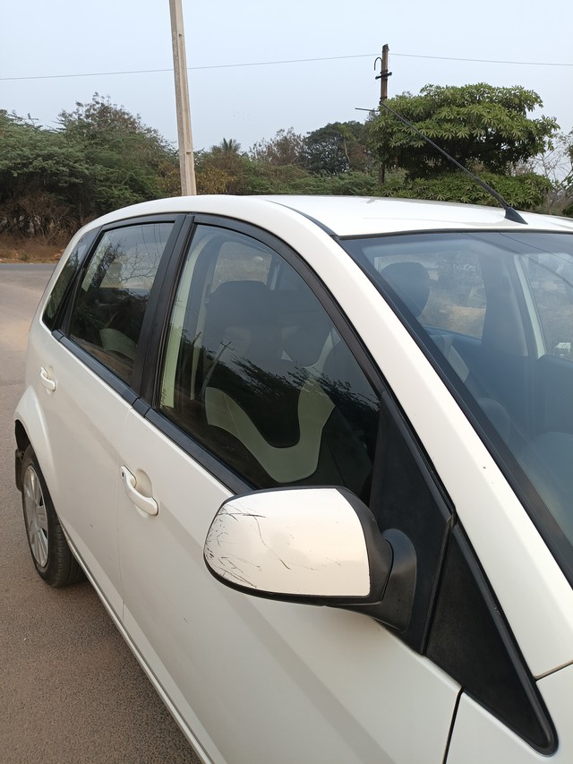 Second-hand 2012 Ford Figo Diesel ZXI for sale in Hyderabad-12