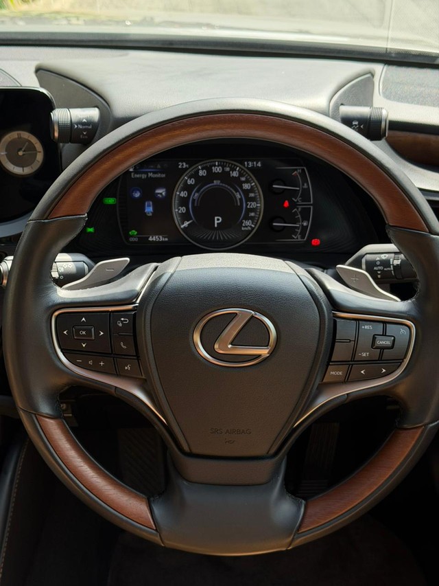 Second-hand 2024 Lexus ES 300h Exquisite for sale in Bangalore-13