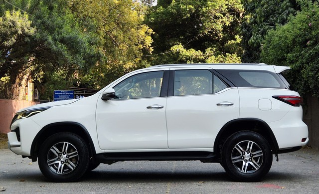 Second-hand 2025 Toyota Fortuner 4X2 Diesel AT for sale in New Delhi-6