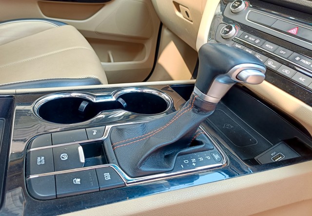 Second-hand 2020 Kia Carnival Limousine for sale in Mumbai-10