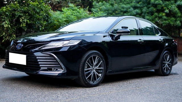 Second-hand 2024 Toyota Camry 2.5 Hybrid for sale in New Delhi-2