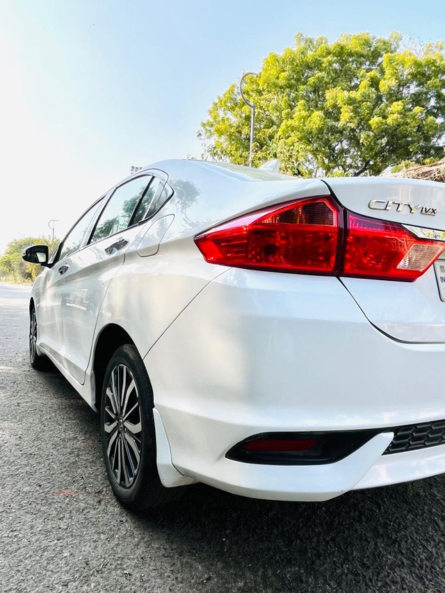 Second-hand 2018 Honda City i-VTEC VX for sale in New Delhi-8