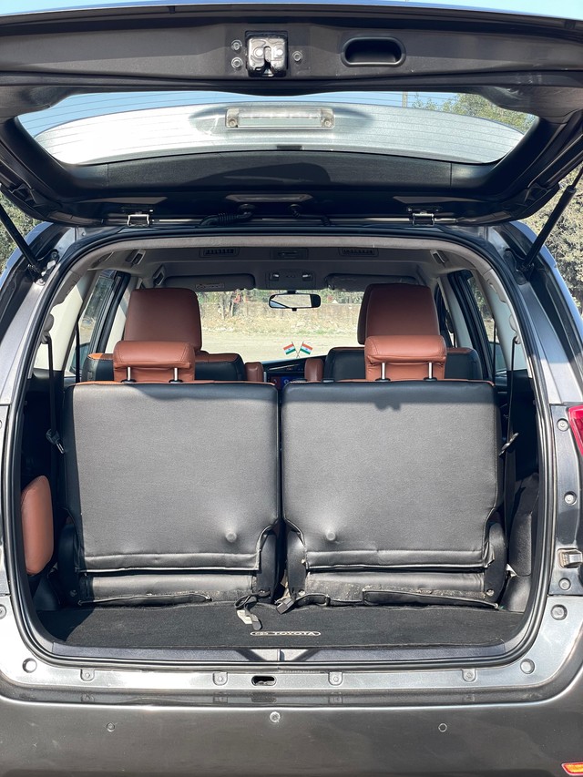 Toyota Innova Crysta 2.4 G Plus MT BSIV Second-hand 2019 Toyota Innova Crysta 2.4 G Plus MT BSIV for sale in New Delhi-17