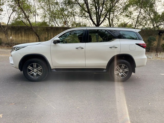 Second-hand 2025 Toyota Fortuner 4X2 Diesel AT for sale in New Delhi-3