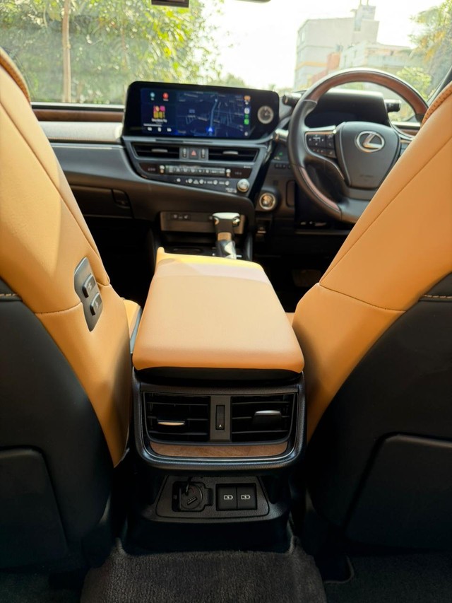 Second-hand 2024 Lexus ES 300h Luxury for sale in Bangalore-11