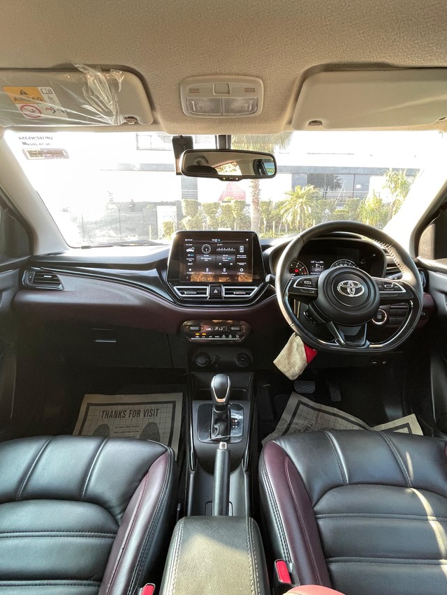 Second-hand 2024 Toyota Glanza V for sale in New Delhi-16