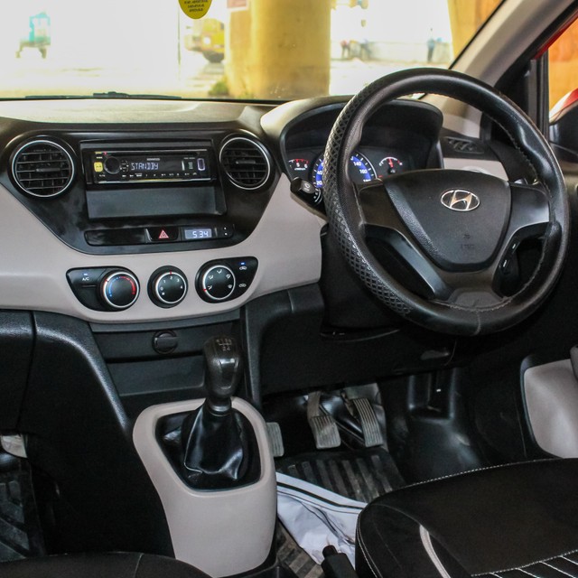 Second-hand 2017 Hyundai Xcent 1.1 CRDi S for sale in Ahmedabad-12