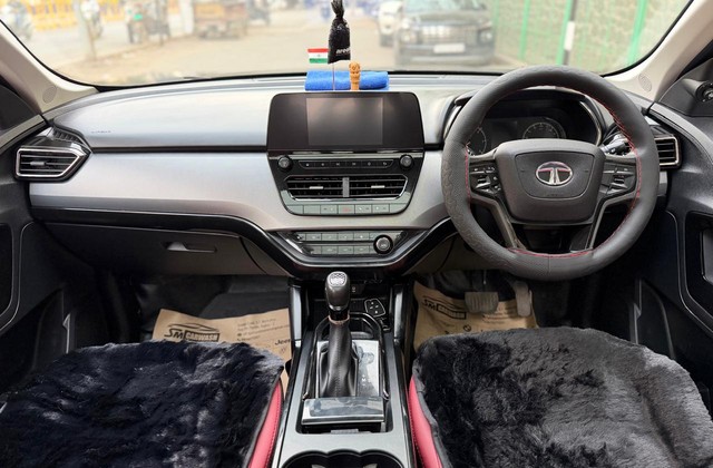 Second-hand 2022 Tata Harrier XTA Plus AT BSVI for sale in Rajkot-12
