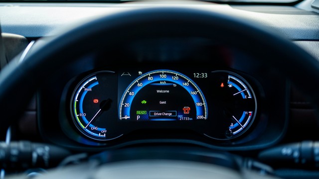 Second-hand 2025 Toyota Innova Hycross ZX Hybrid for sale in New Delhi-16