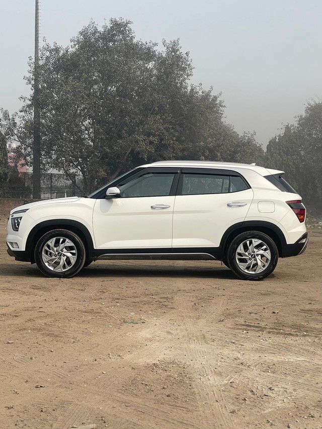 Second-hand 2023 Hyundai Creta SX IVT for sale in New Delhi-3