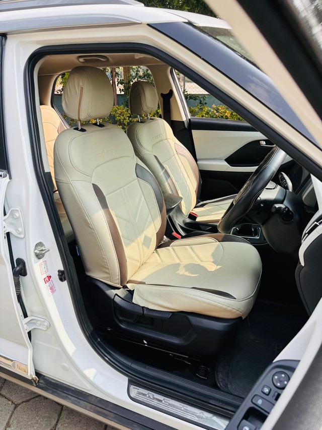 Second-hand 2019 Ford Endeavour Titanium 4X2 for sale in Indore-3