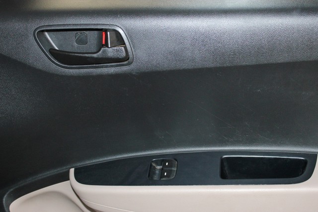 Second-hand 2017 Hyundai Xcent 1.1 CRDi S for sale in Ahmedabad-11