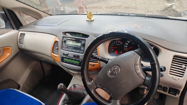 Second-hand 2011 Toyota Innova 2.5 EV Diesel MS 7 Str BSIII for sale in Patna-4