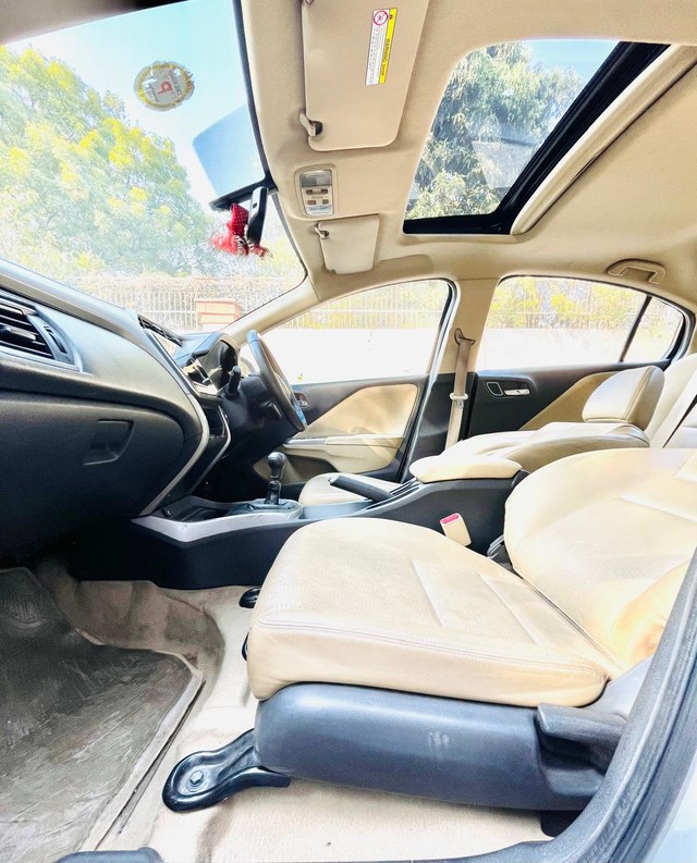 Second-hand 2018 Honda City i-VTEC VX for sale in New Delhi-18