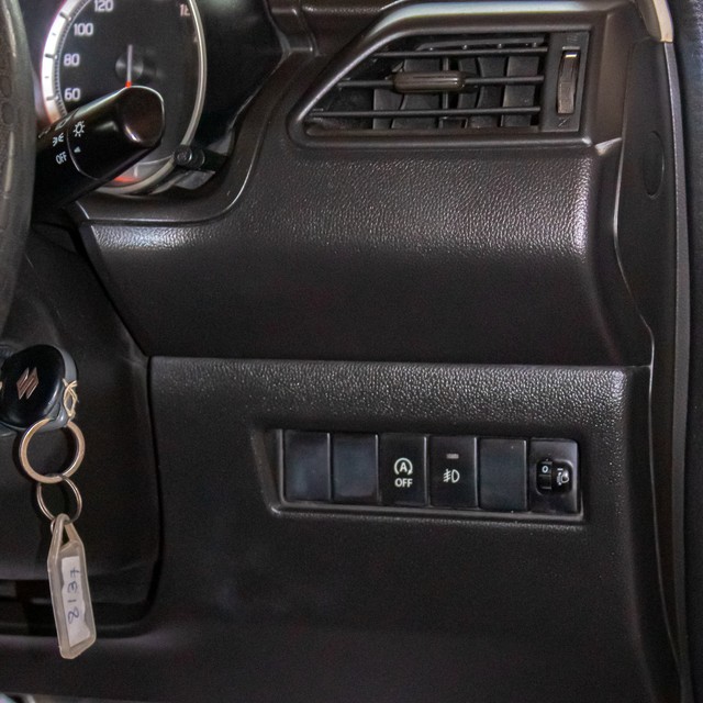 Second-hand 2021 Maruti Swift VXI BSVI for sale in Ahmedabad-14