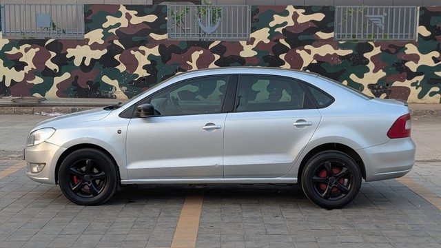 Second-hand 2015 Skoda Rapid 1.5 TDI Ambition Plus for sale in Kalyan-3