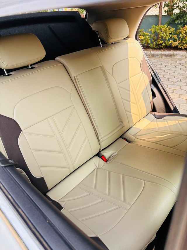 Second-hand 2019 Ford Endeavour Titanium 4X2 for sale in Indore-12