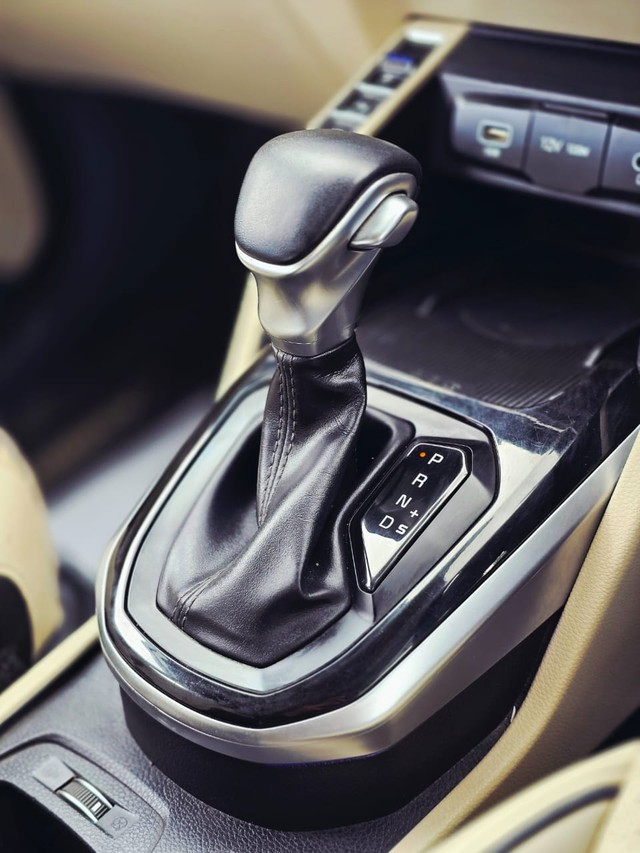 Second-hand 2022 Kia Carens Luxury Plus Diesel AT 6 STR BSVI for sale in Nashik-23