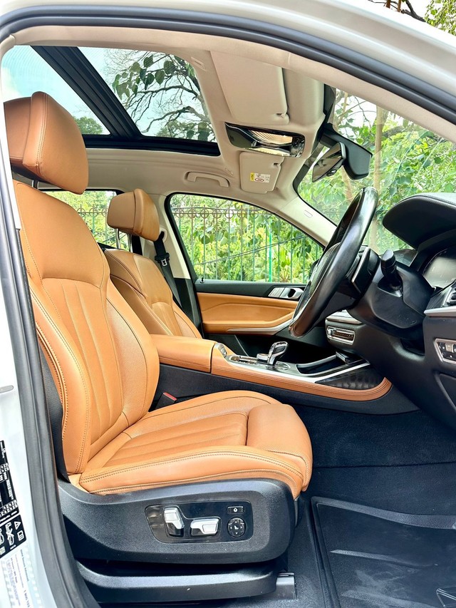 Second-hand 2022 BMW 7 Series 730Ld DPE Signature for sale in New Delhi-12