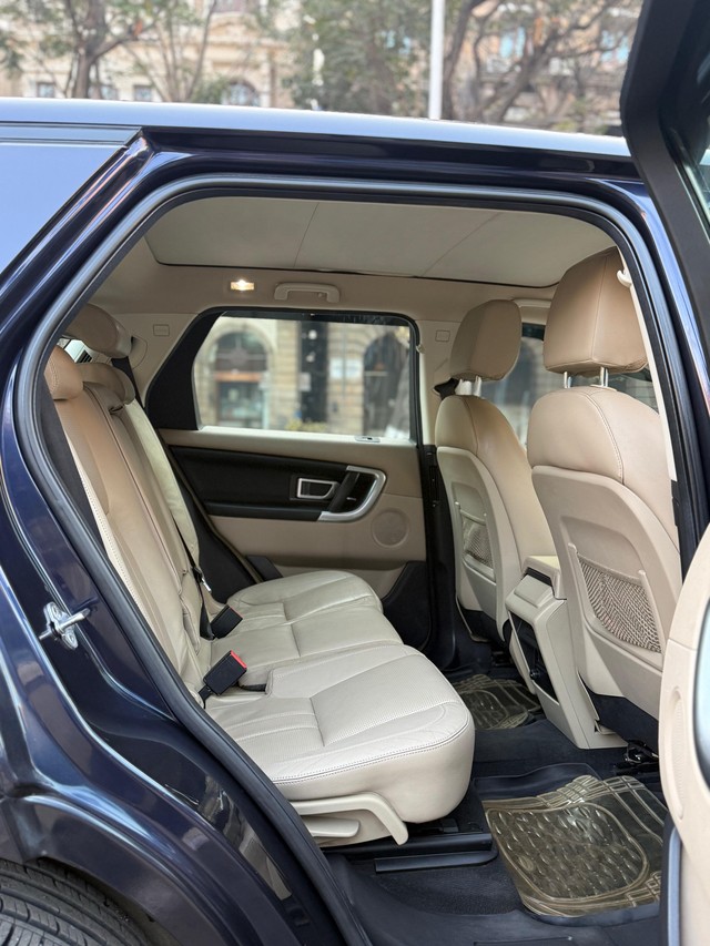 Second-hand 2017 Land Rover Discovery HSE 3.0 TD6 for sale in Mumbai-10