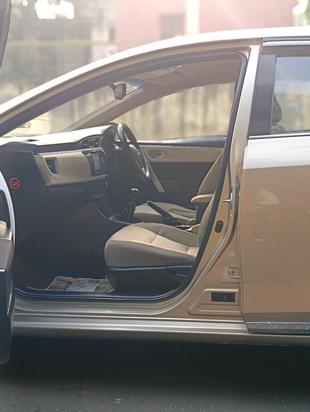 Second-hand 2015 Toyota Corolla Altis G MT for sale in New Delhi-6