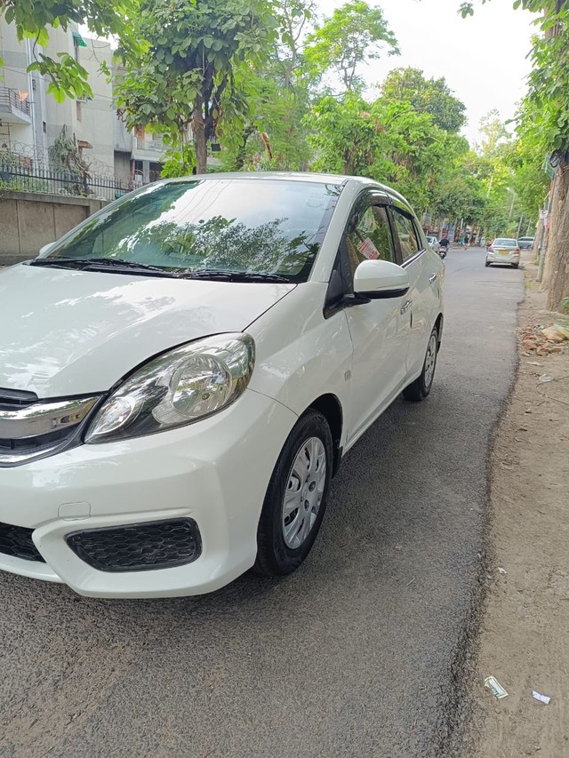 Second-hand 2017 Honda Amaze S i-VTEC for sale in New Delhi-4