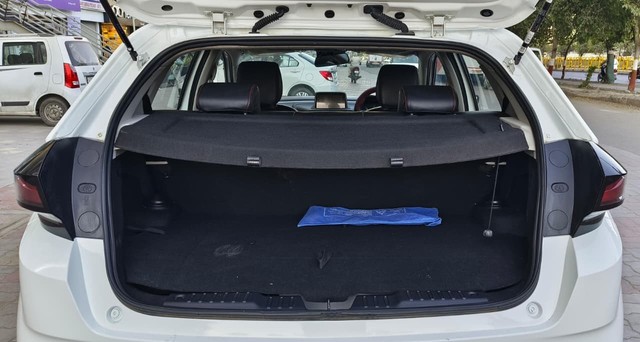 Second-hand 2023 Tata Altroz XZ CNG for sale in Rajkot-13