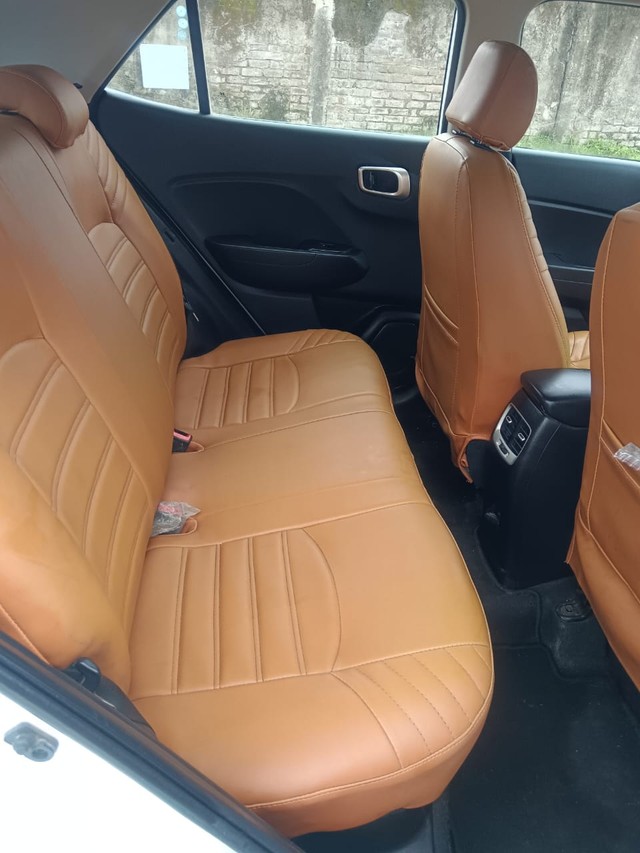 Second-hand 2020 Hyundai Venue S Plus for sale in Surat-11