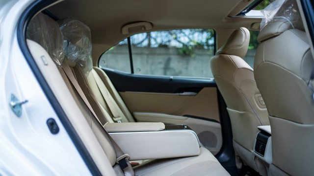 Second-hand 2024 Toyota Camry 2.5 Hybrid for sale in New Delhi-10