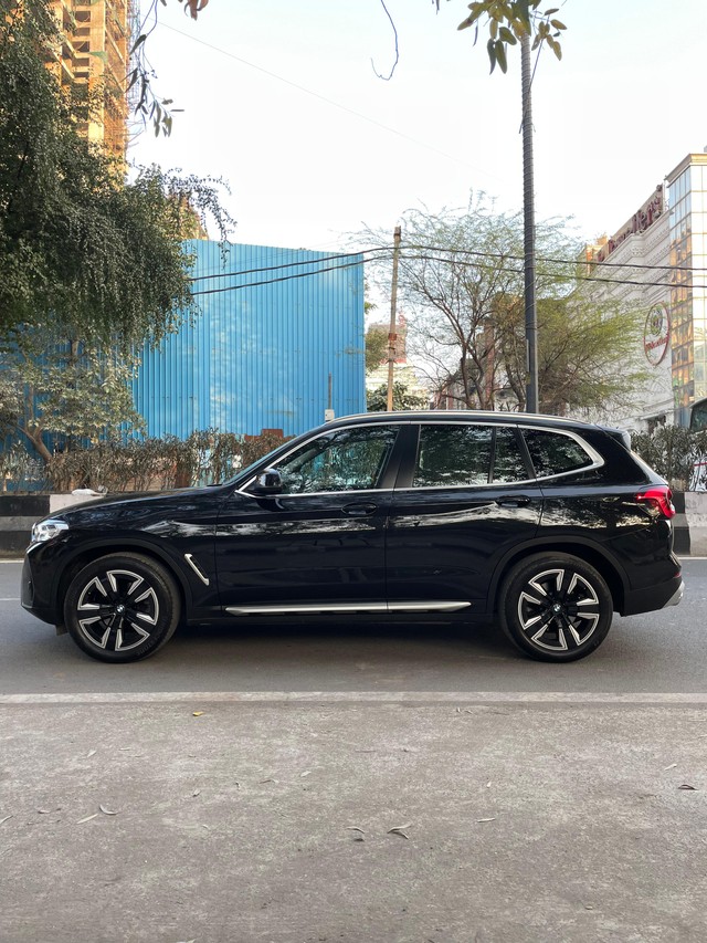 Second-hand 2023 BMW X3 xDrive20d Luxury Edition for sale in New Delhi-3
