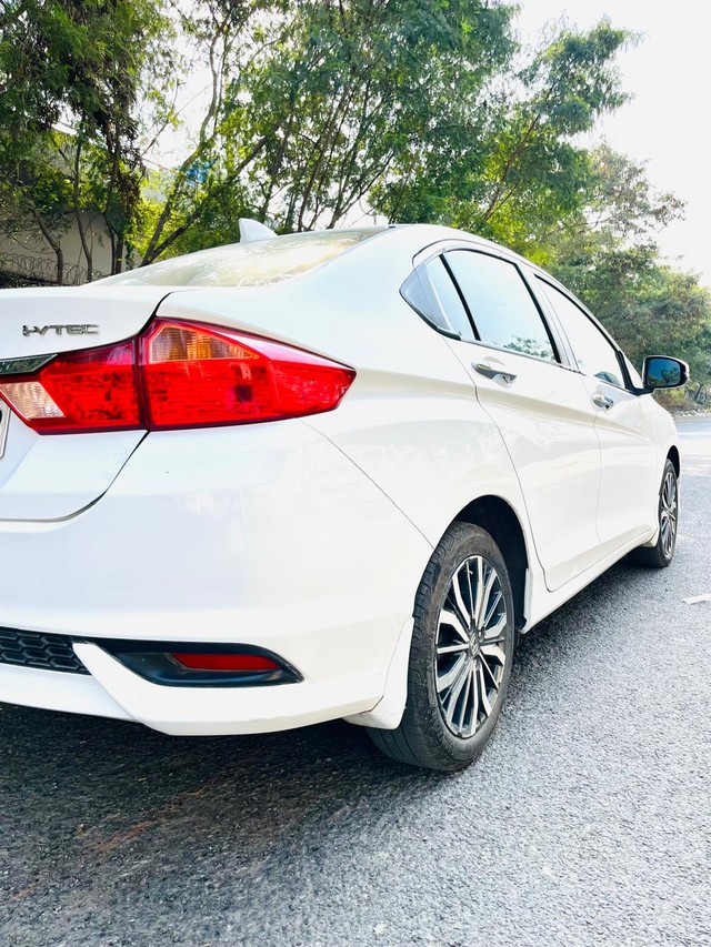 Second-hand 2018 Honda City i-VTEC VX for sale in New Delhi-9