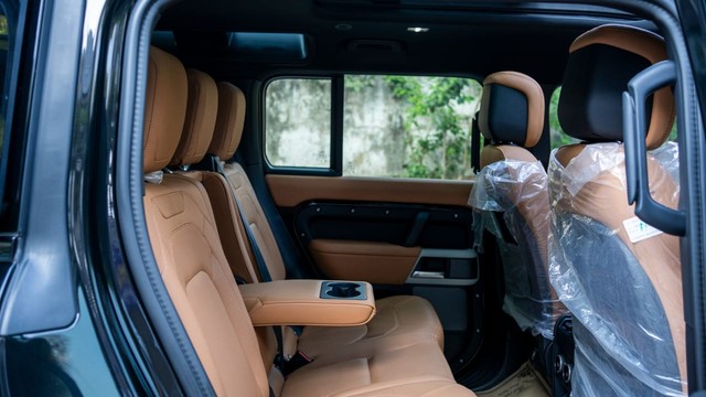 Second-hand 2025 Land Rover Defender 2.0 l Petrol 110 X-Dynamic HSE for sale in New Delhi-8