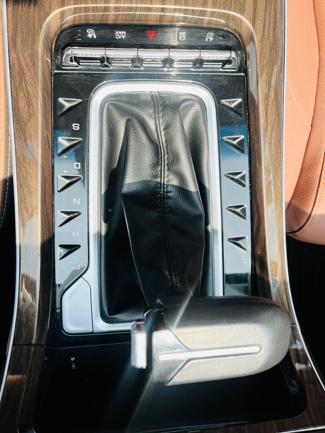 Second-hand 2023 MG Hector Plus 1.5 Turbo Savvy Pro CVT 7 Str BSVI for sale in New Delhi-16