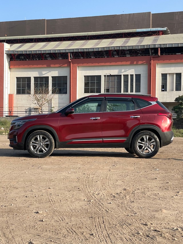 Second-hand 2022 Kia Seltos HTX IVT G for sale in New Delhi-2