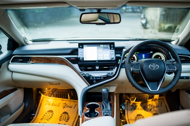 Second-hand 2024 Toyota Camry 2.5 Hybrid for sale in New Delhi-5