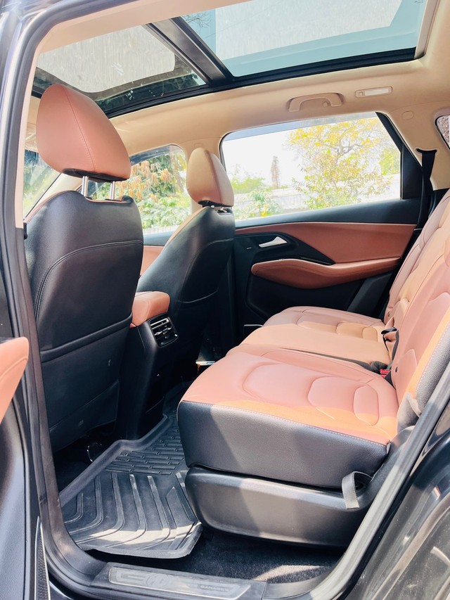 Second-hand 2023 MG Hector Plus 1.5 Turbo Savvy Pro CVT 7 Str BSVI for sale in New Delhi-13