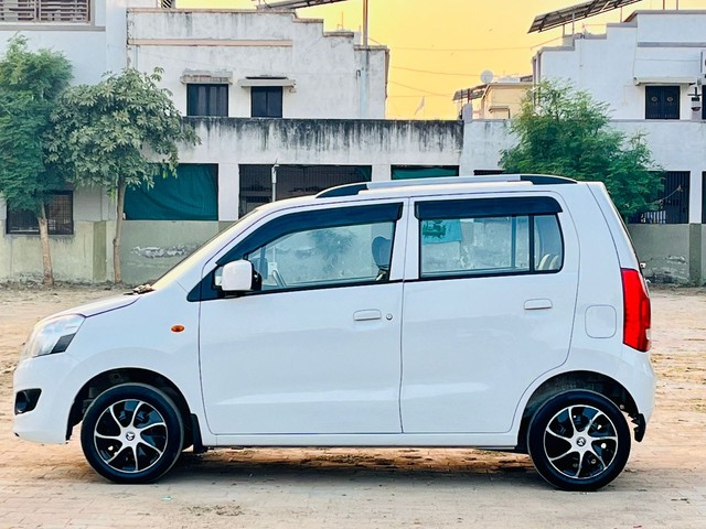 Second-hand 2017 Maruti Wagon R VXI BS IV for sale in Ahmedabad-3