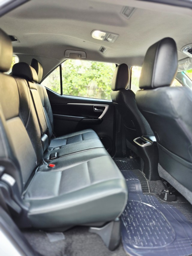 Second-hand 2025 Toyota Fortuner 4X2 Diesel AT for sale in New Delhi-12