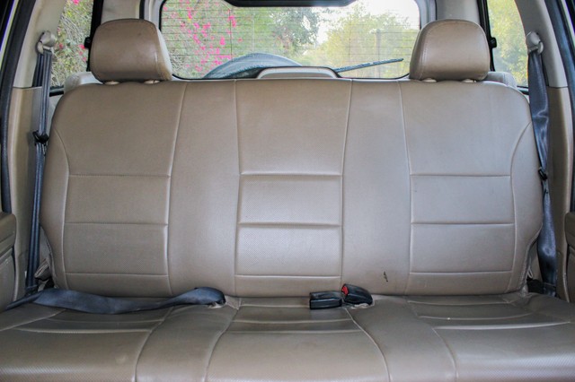 Second-hand 2017 Mahindra TUV 300 T6 Plus for sale in Ahmedabad-12