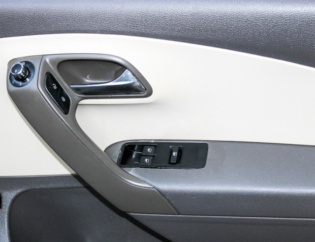 Volkswagen Vento Petrol Comfortline Second-hand 2012 Volkswagen Vento Petrol Comfortline for sale in Ahmedabad-12