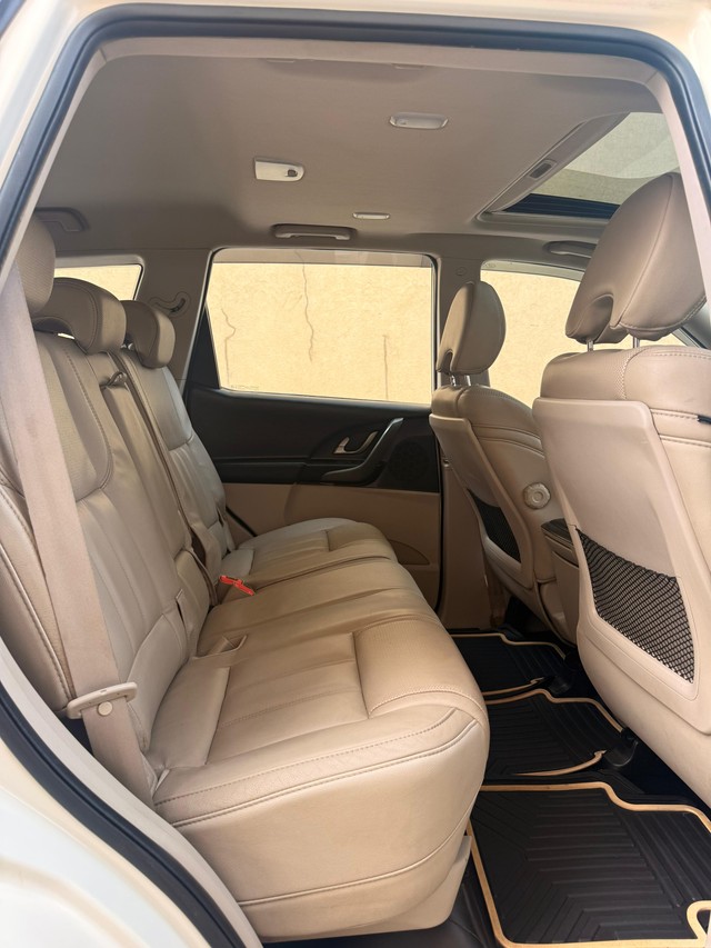 Second-hand 2018 Mahindra XUV500 AT W10 FWD for sale in Thane-11