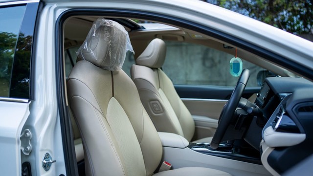 Second-hand 2024 Toyota Camry 2.5 Hybrid for sale in New Delhi-9