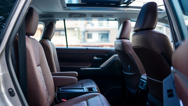 Second-hand 2025 Toyota Innova Hycross ZX Hybrid for sale in New Delhi-13