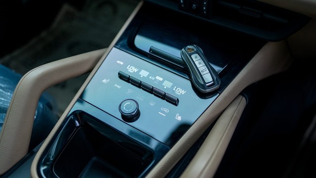 Porsche Cayenne STD Second-hand 2023 Porsche Cayenne STD for sale in New Delhi-3