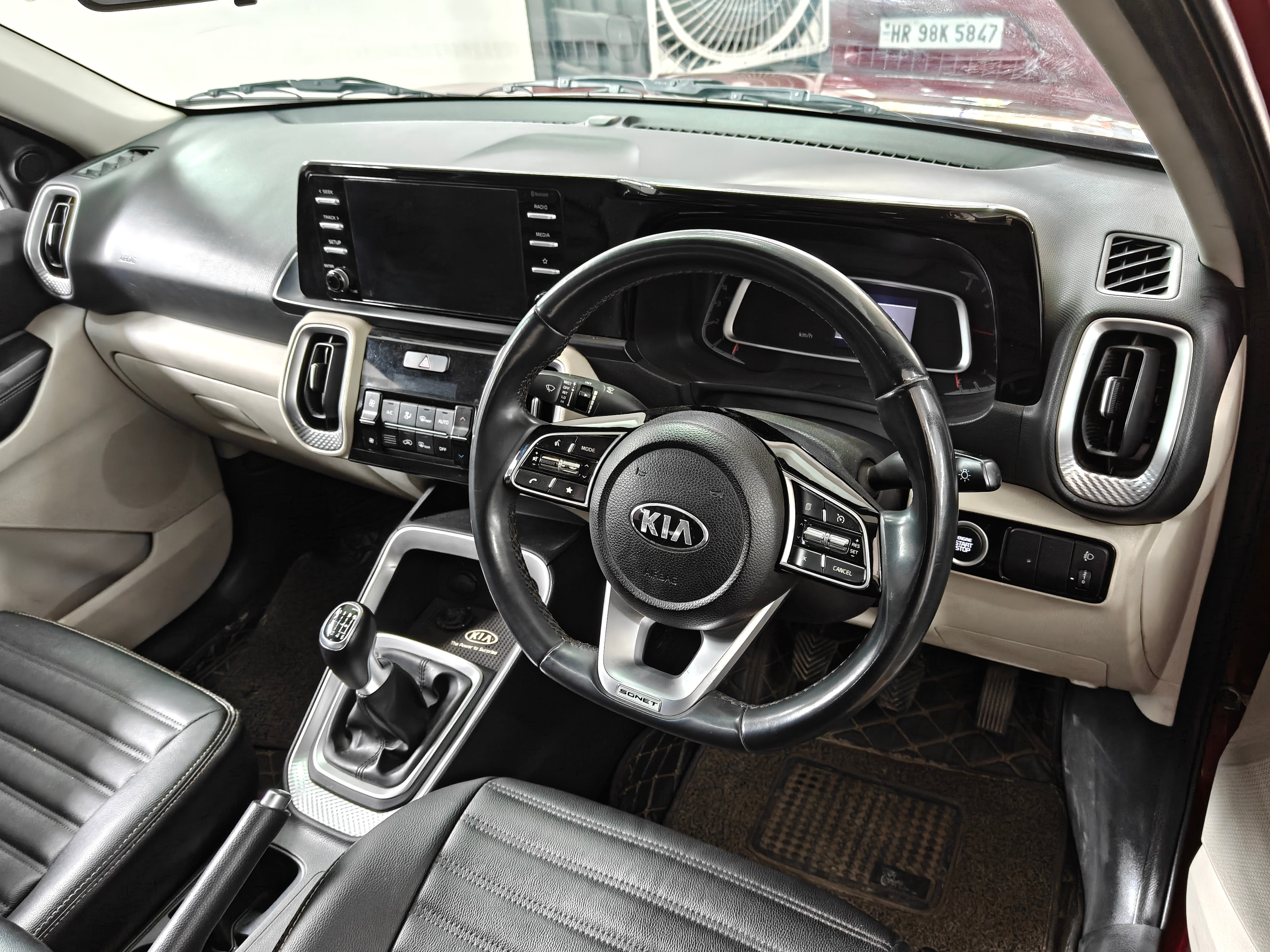 Buy Used Kia Sonet HTX Diesel BSVI of 2020 model @ 8,40,793 INR in ...