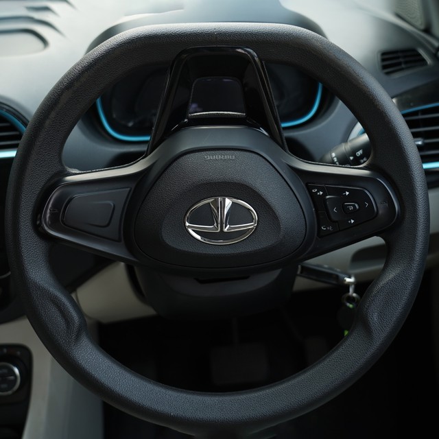 Second-hand 2023 Tata Tiago XT for sale in Gurgaon-8