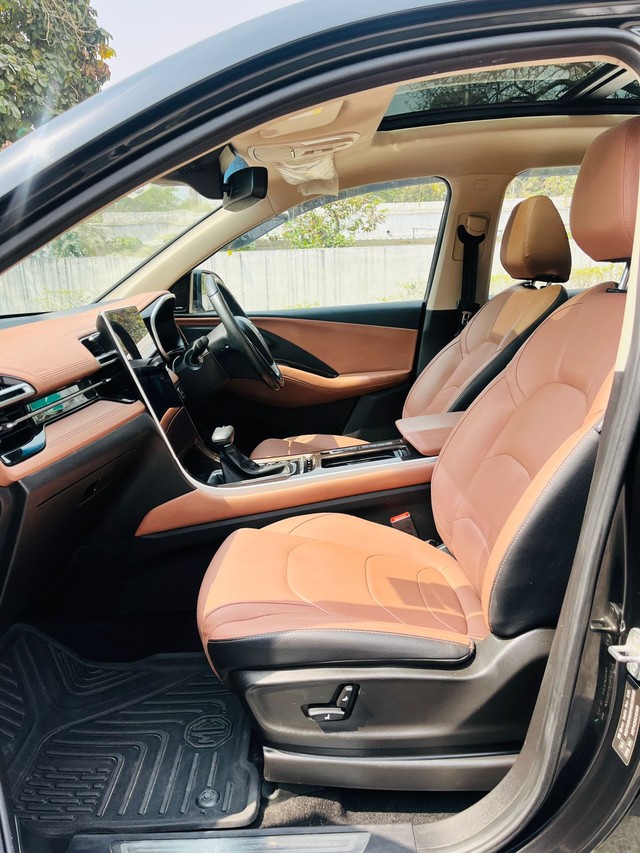 Second-hand 2023 MG Hector Plus 1.5 Turbo Savvy Pro CVT 7 Str BSVI for sale in New Delhi-11