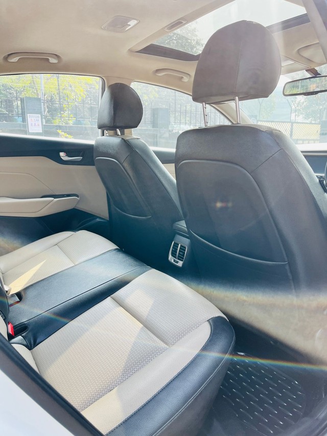 Second-hand 2018 Hyundai Verna VTVT 1.6 AT SX Option for sale in New Delhi-12