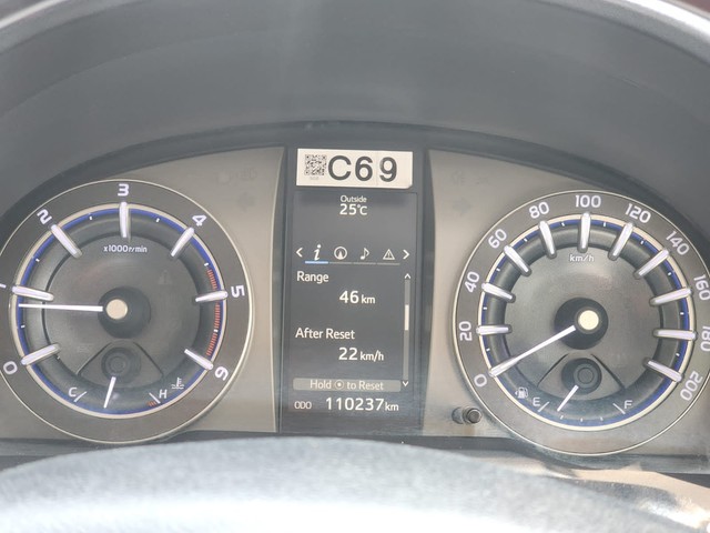 Second-hand 2017 Toyota Innova Crysta 2.4 VX MT BSIV for sale in Nashik-4