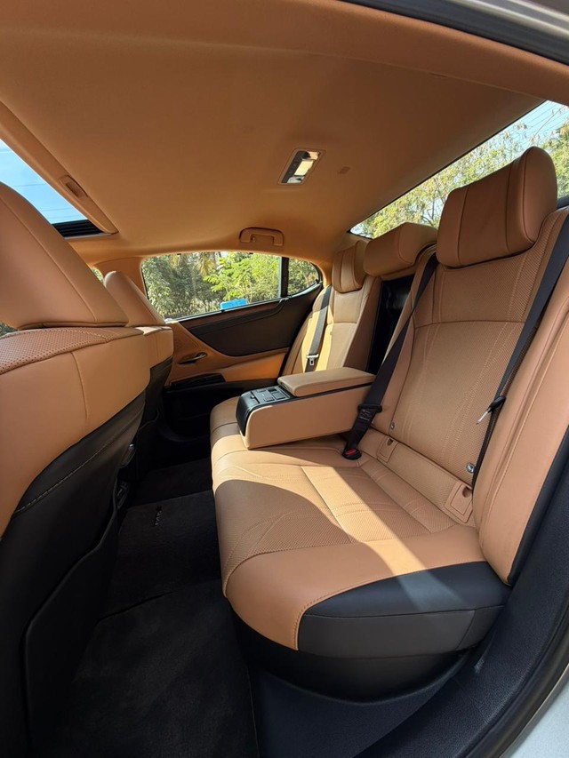 Second-hand 2024 Lexus ES 300h Luxury for sale in Bangalore-9